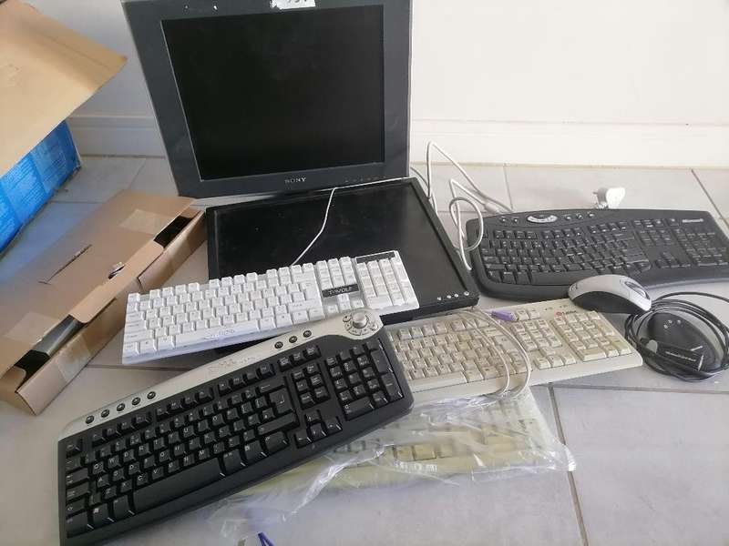 LOT OF COMPUTER ELECTRONICS
