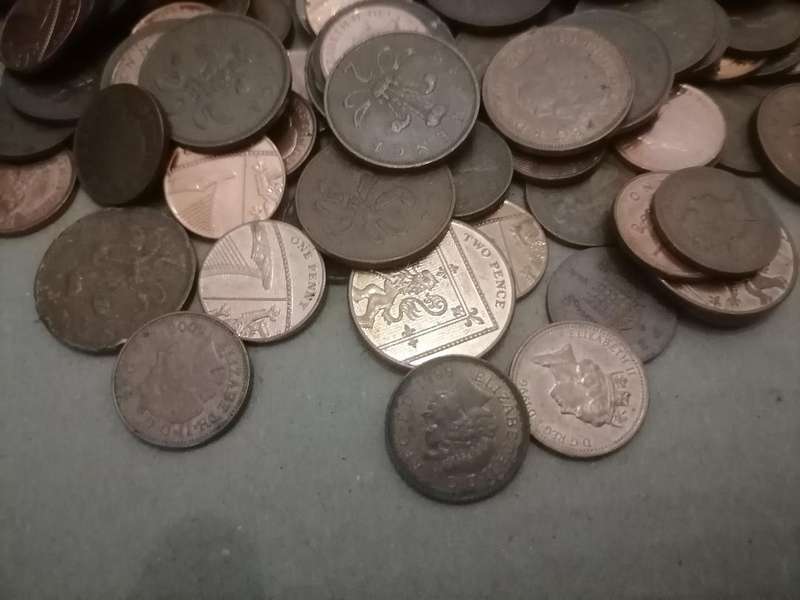 **LOT OF BRITISH VINTAGE COINS*