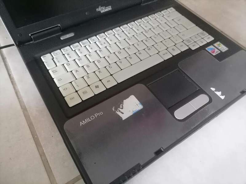 FUJITSU SIEMENS AMILO PRO LAPTOP