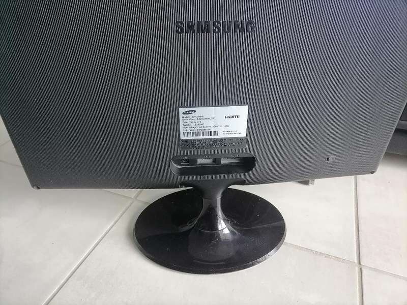 Samsung SC300 Series [S24C300HL/XA] Business Monitor, Excellent Condition