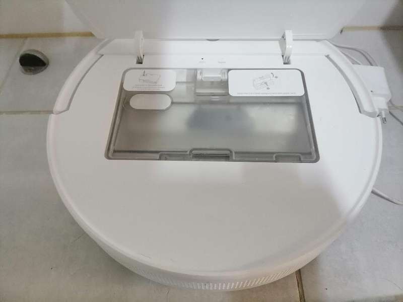 XIAOMI MI MOP ESSENTIAL ROBOT VAC WITH CHARGING STATION