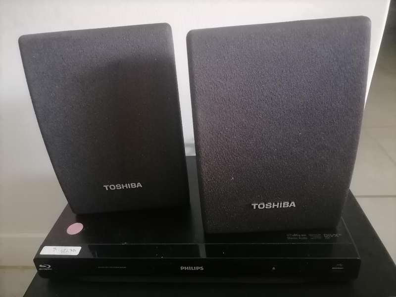 LOT OF DVD PLAYERS/SURROUND SOUND SYSTEMS,TOSHIBA SPEAKERS