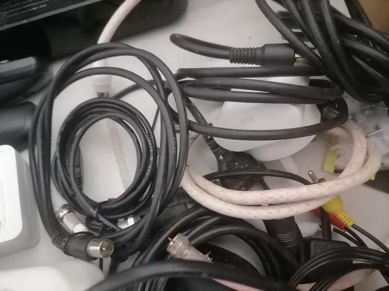 Bulk lot of electronics - one bid for the lot