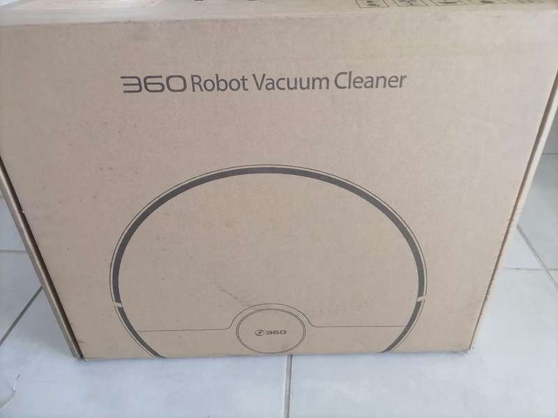 360 S7 Pro Robot Vacuum with attachments and charging station