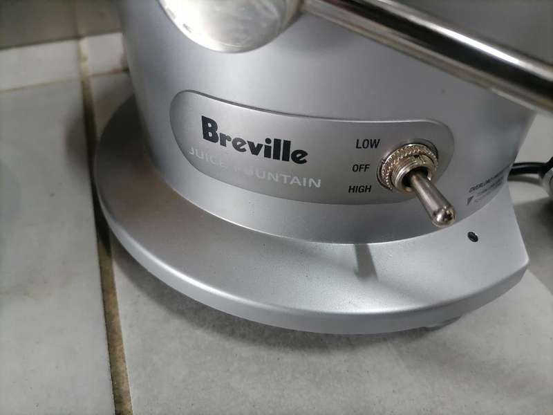 New Breville Juice Fountain with attachments