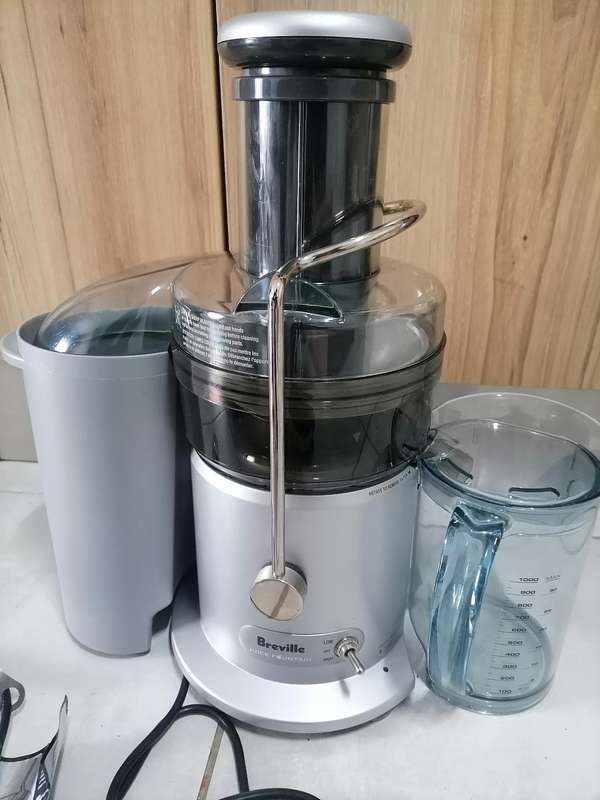 New Breville Juice Fountain with attachments