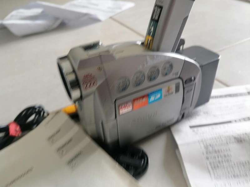 Canon ZR50 MC - Camcorder - 460 KP - 22x Optical Zoom - Mini DV - Metallic Silver