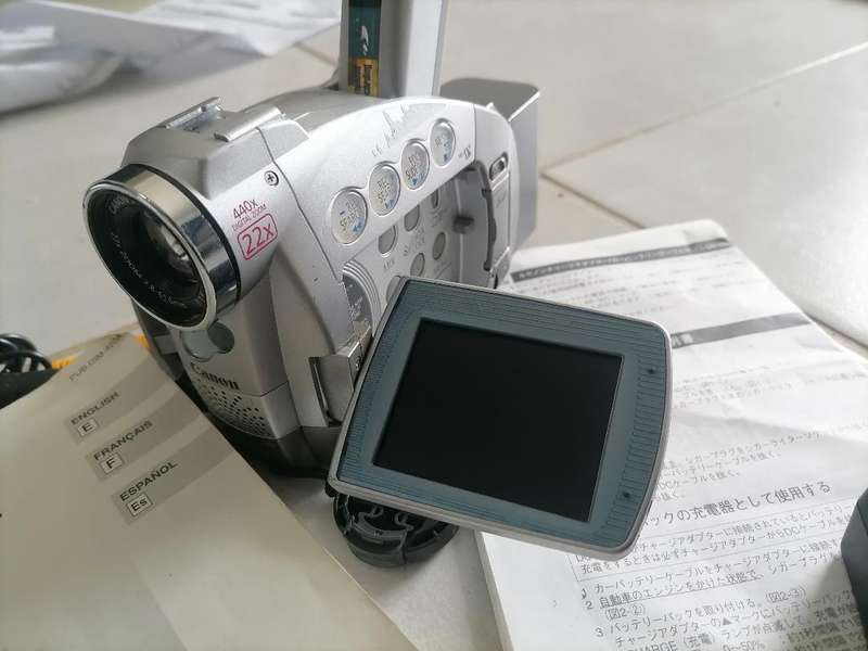 Canon ZR50 MC - Camcorder - 460 KP - 22x Optical Zoom - Mini DV - Metallic Silver