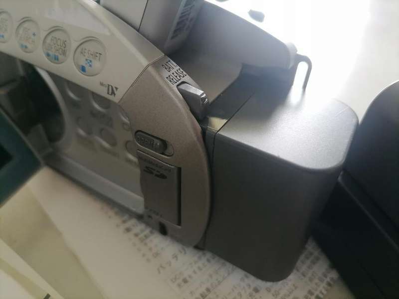 Canon ZR50 MC - Camcorder - 460 KP - 22x Optical Zoom - Mini DV - Metallic Silver