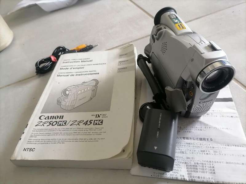 Canon ZR50 MC - Camcorder - 460 KP - 22x Optical Zoom - Mini DV - Metallic Silver