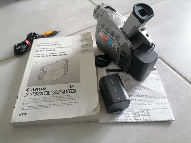 Canon ZR50 MC - Camcorder - 460 KP - 22x Optical Zoom - Mini DV - Metallic Silver