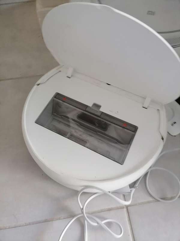 Xiaomi my robot vac in box*battery needs replacing*