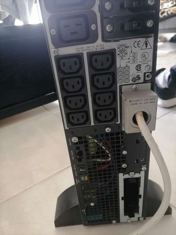 APC Smart-UPS RT 5000VA, 230V, rackmount, 3U, 8x IEC 60320 C13 & 6x IEC Jumpers & 2x IEC 60320 C19