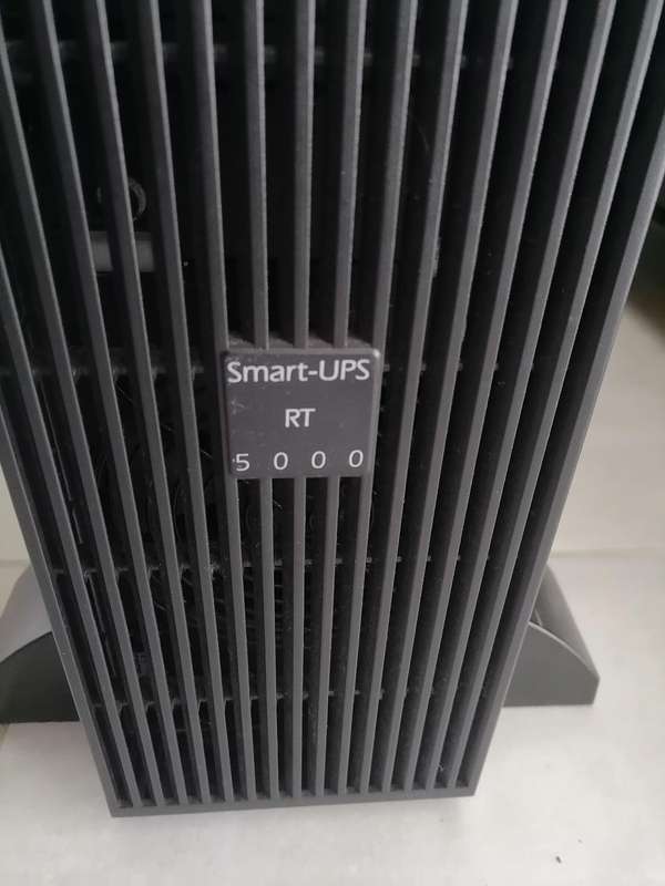APC Smart-UPS RT 5000VA, 230V, rackmount, 3U, 8x IEC 60320 C13 & 6x IEC Jumpers & 2x IEC 60320 C19