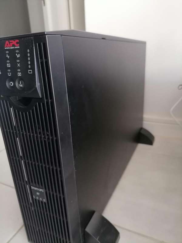 APC Smart-UPS RT 5000VA, 230V, rackmount, 3U, 8x IEC 60320 C13 & 6x IEC Jumpers & 2x IEC 60320 C19