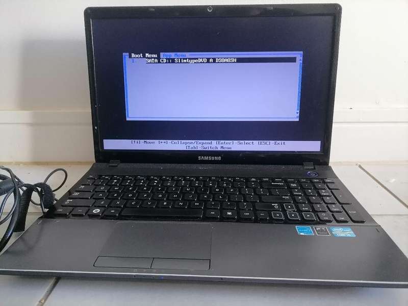 i5 Samsung NP300E5C Laptop with charger**