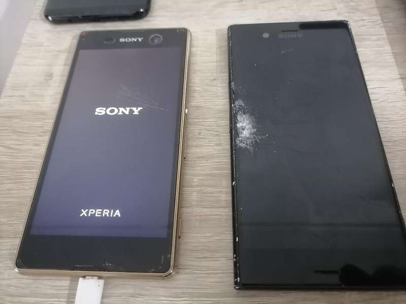 2 x SONY EXPERIA PHONES