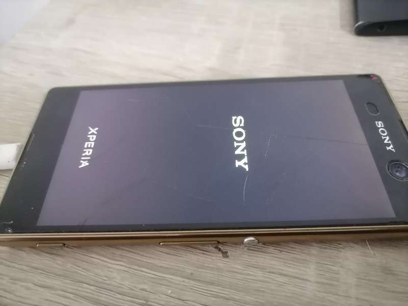 2 x SONY EXPERIA PHONES