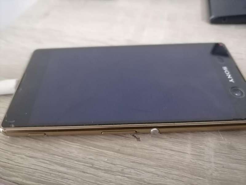 2 x SONY EXPERIA PHONES