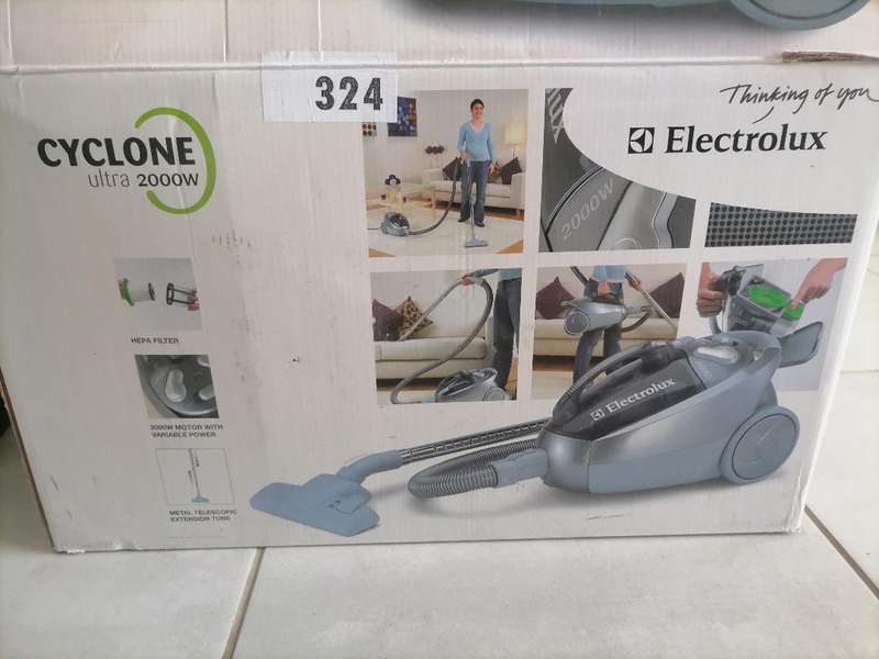 ELECTROLUX CYCLONE ULTRA 2000W IN BOX WITH ACCESSORIES