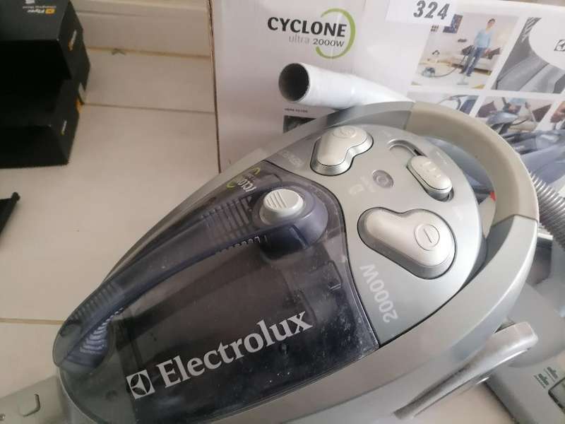 ELECTROLUX CYCLONE ULTRA 2000W IN BOX WITH ACCESSORIES