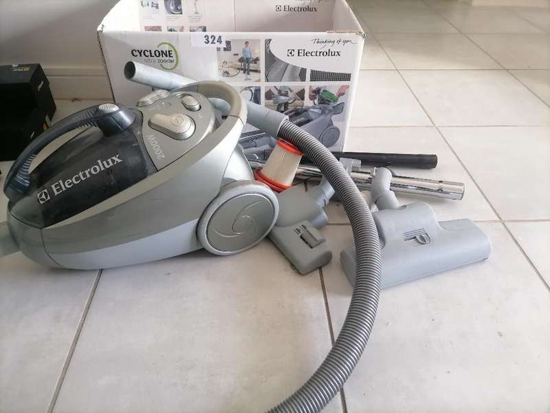 ELECTROLUX CYCLONE ULTRA 2000W IN BOX WITH ACCESSORIES