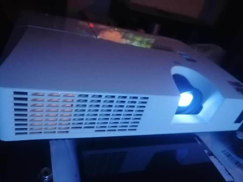 Hitachi CP-RX793lcd 2200 LUMENS Projector
