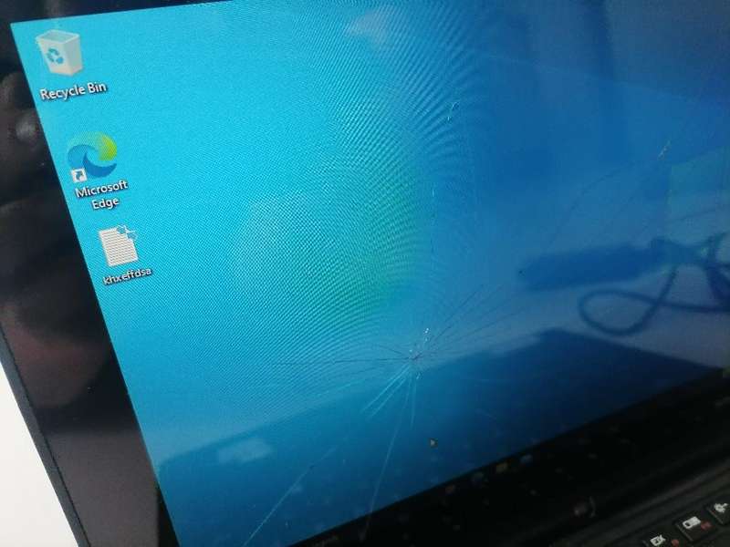 I5 LENOVO YOGA 2 11 LAPTOP/TABLET. WORKING CRACK ON GLASS*SOLD AS IS**