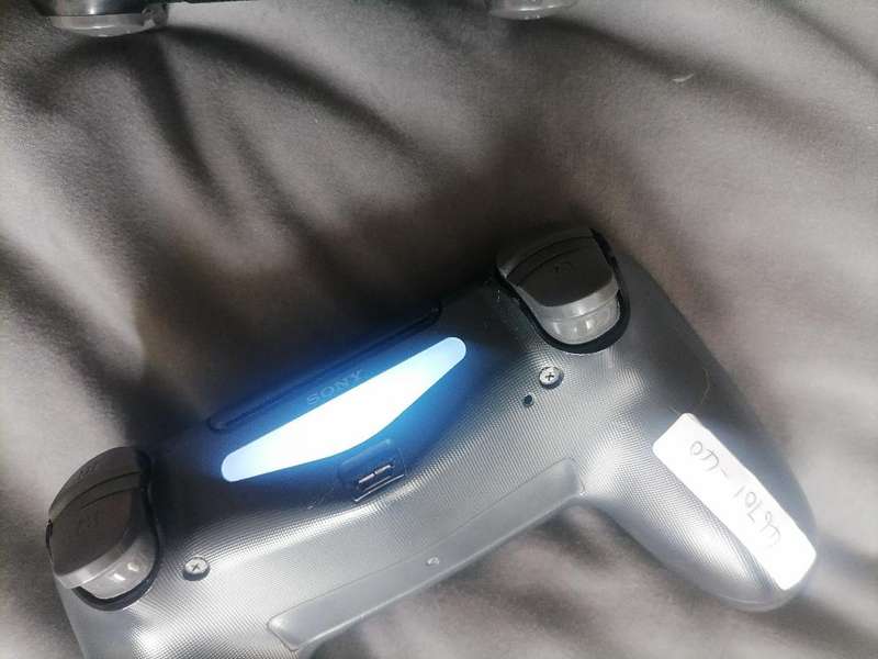 *LOT OF 2 x GENUINE SONY PLAYSTATION 4 WIRELESS CONTROLLERS*ONE BID FOR BOTH*WORKING*