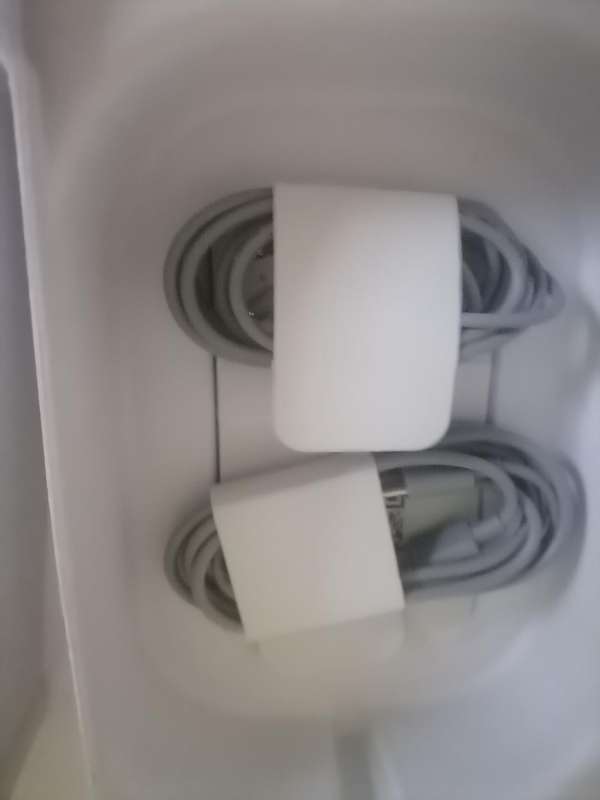 Beats Solo4 Wireless Headphones + 2 x air pods*defective*one bid for the lot*