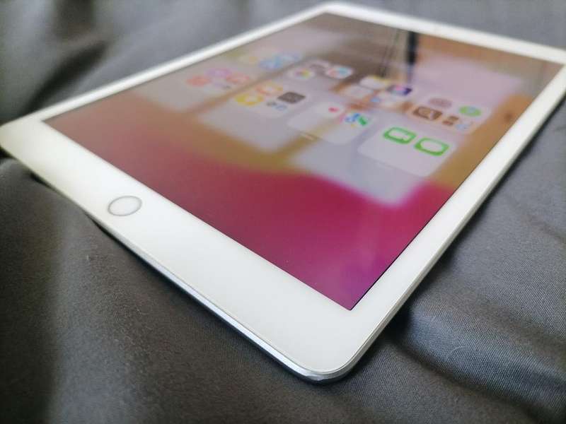 APPLE IPAD 10" A2197 7TH GEN.32GB, WIFI/BT. CHARGER*EXCELLENT CONDITION*