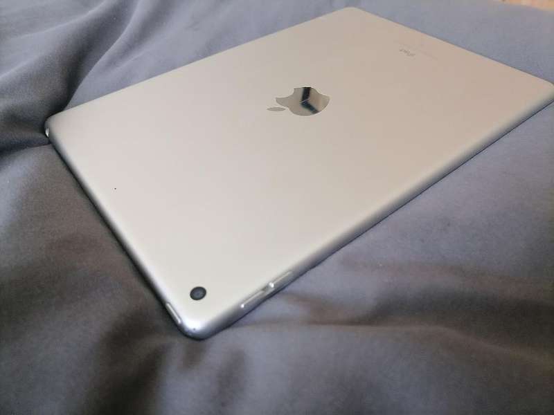 APPLE IPAD 10" A2197 7TH GEN.32GB, WIFI/BT. CHARGER*EXCELLENT CONDITION*