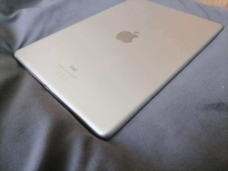 APPLE IPAD 10" A2197 7TH GEN.32GB, WIFI/BT. CHARGER*EXCELLENT CONDITION*