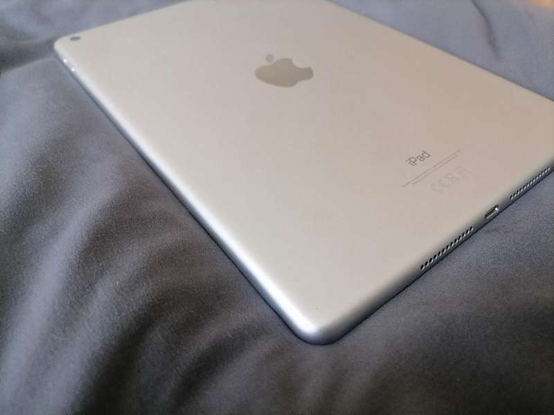 APPLE IPAD 10" A2197 7TH GEN.32GB, WIFI/BT. CHARGER*EXCELLENT CONDITION*
