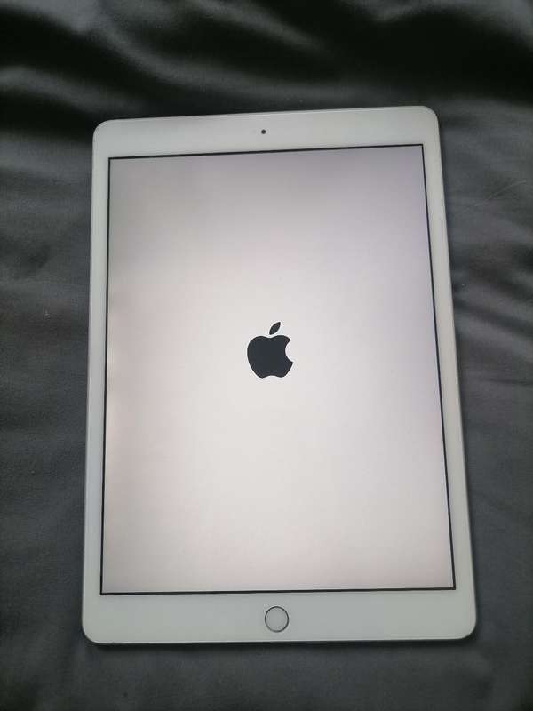 APPLE IPAD 10" A2197 7TH GEN.32GB, WIFI/BT. CHARGER*EXCELLENT CONDITION*
