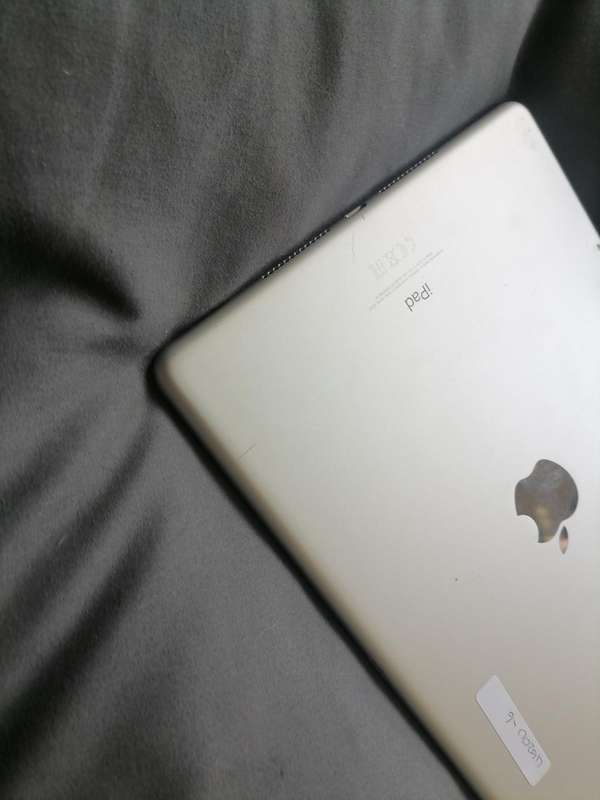 APPLE IPAD 10" A2197 7TH GEN.32GB, WIFI/BT. CHARGER*EXCELLENT CONDITION*