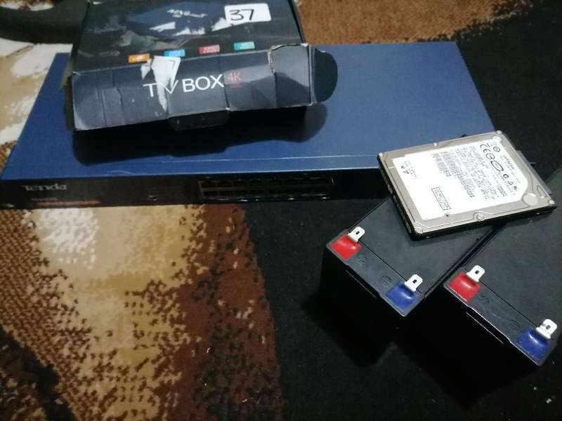 **LOT OF UNTESTED ELECTRONICS*ETHERNET SWITCH,HDD,UPS BATTERIES,SMART TV BOX*ONE BID FOR LOT*