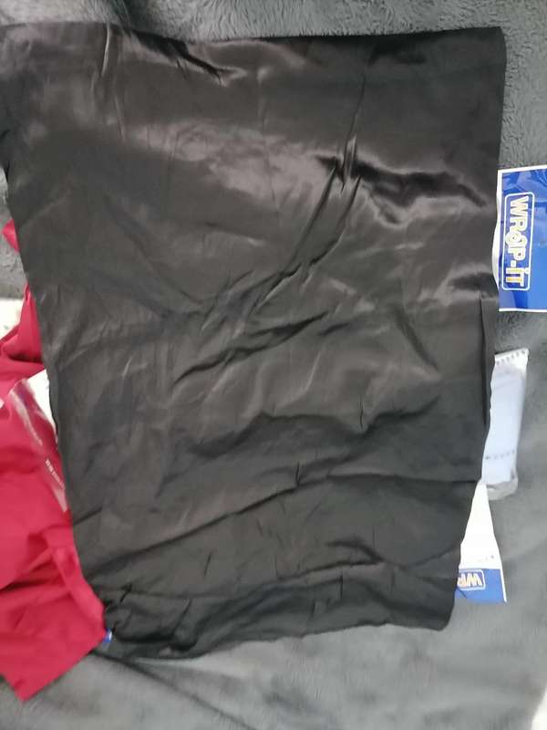 *WEEKEND SPECIAL*BULK LOT OF PILLOW CASES, SILK LIKE MATERIAL, ONE BID FOR THE LOT*