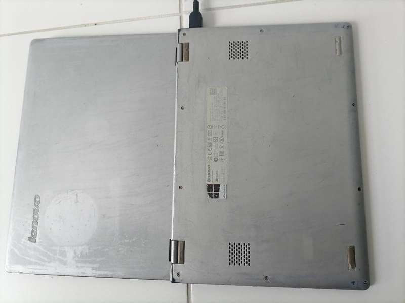 I5 LENOVO YOGA 2 11 LAPTOP/TABLET. WORKING CRACK ON GLASS*SOLD AS IS**