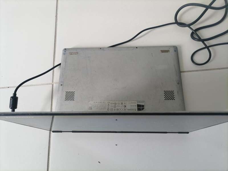 I5 LENOVO YOGA 2 11 LAPTOP/TABLET. WORKING CRACK ON GLASS*SOLD AS IS**