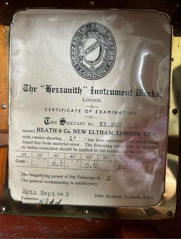 A QUALITY 1940s MAHOGANY CASED SEXTANT. HEATH & Co. NEW ELTHAM, LONDON