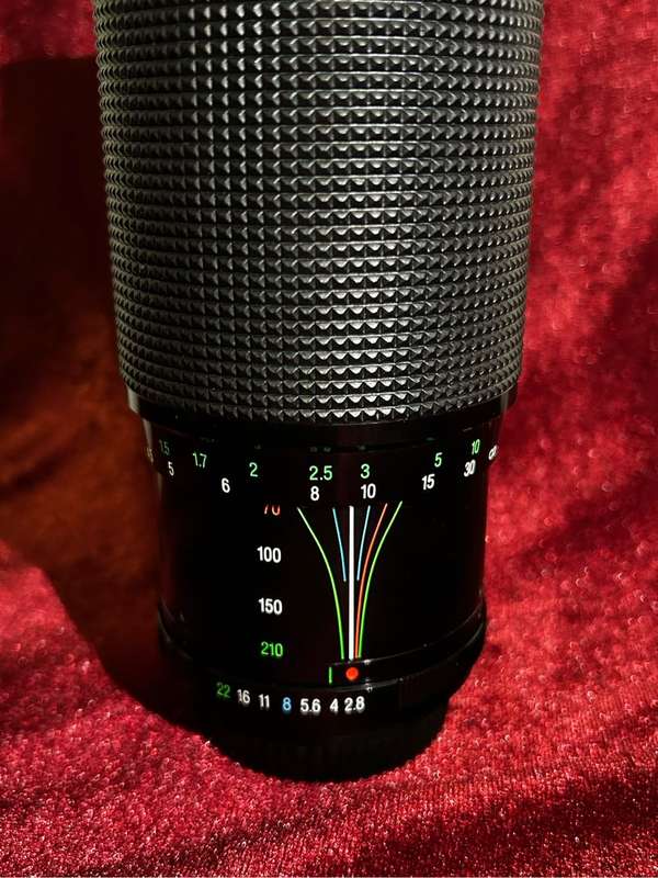 Vivitar Series 1, 62mm 70-210mm 1:2.8-4 VMC Macro Focusing Zoom