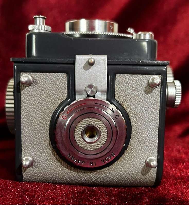YASHICA 44 TLR Film Camera grey Yashikor 60mm f/3.5 Lens Japan