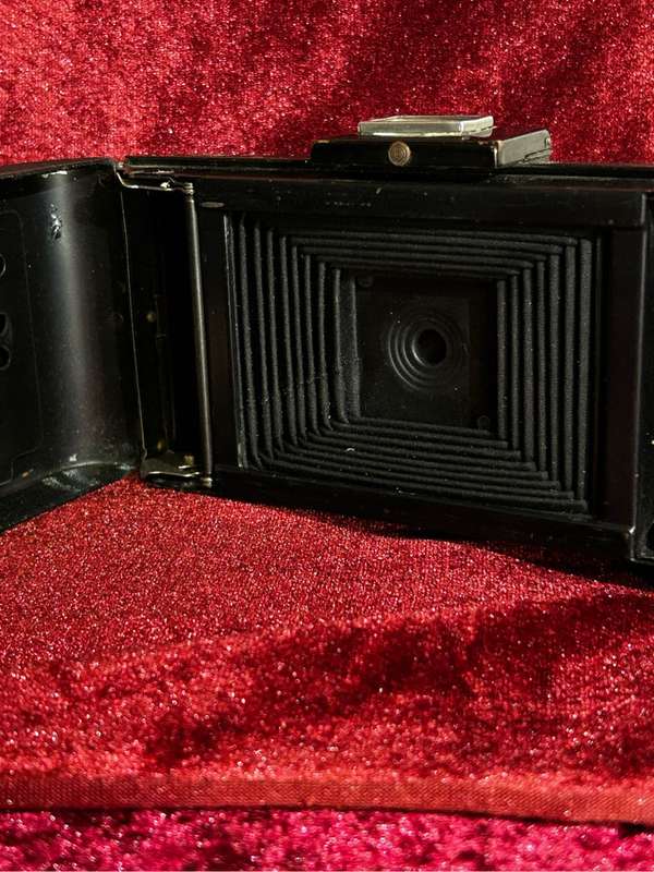 KODAK BROWNIE FOLDING CAMERA FILM SIX-20 MADE IN GREAT BRITAIN VINTAGE
