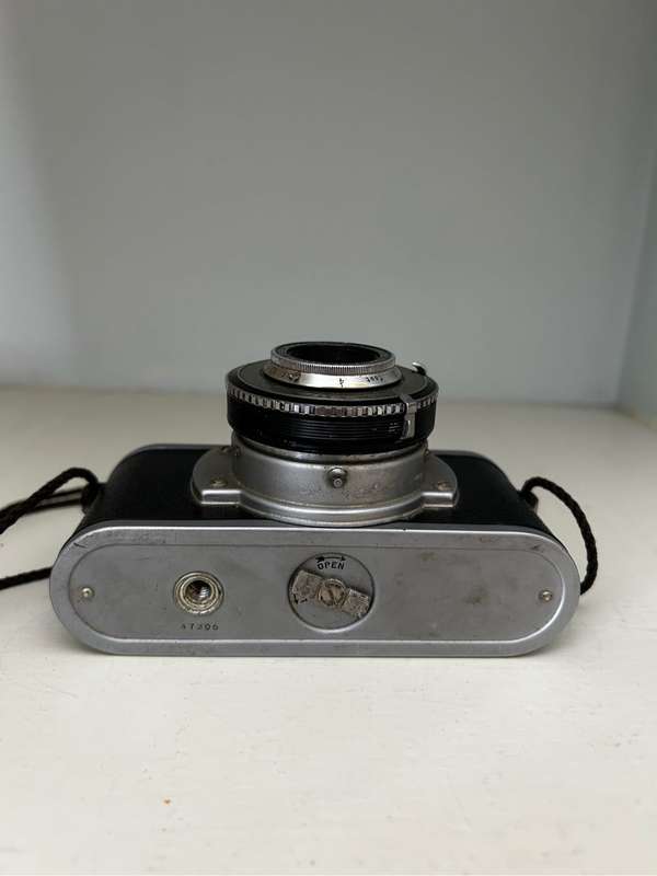 Vintage Kodak 35 camera c. 1940s with anastigmatic 35mm, f/4.5 lens