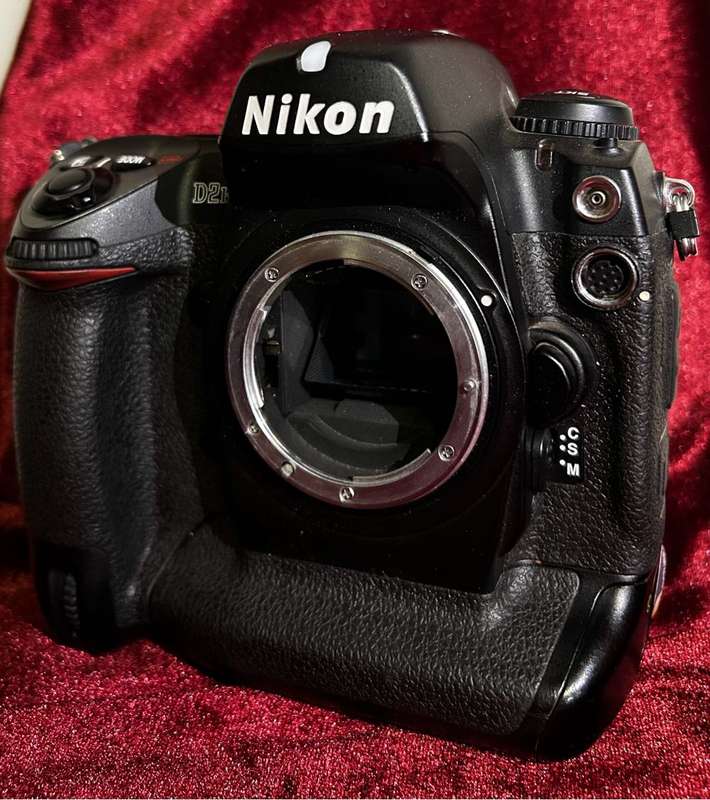Nikon body D2H