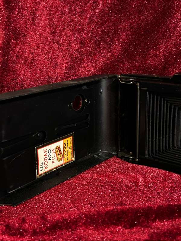 KODAK BROWNIE FOLDING CAMERA FILM SIX-20 MADE IN GREAT BRITAIN VINTAGE