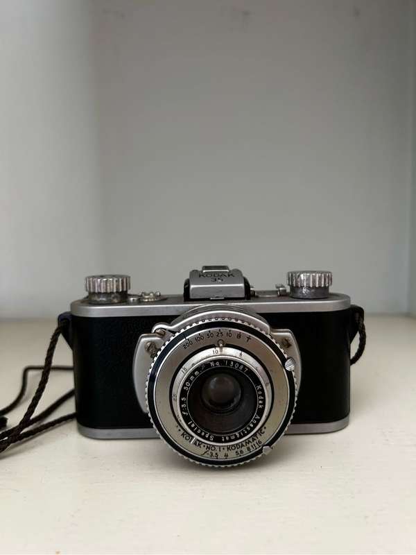 Vintage Kodak 35 camera c. 1940s with anastigmatic 35mm, f/4.5 lens