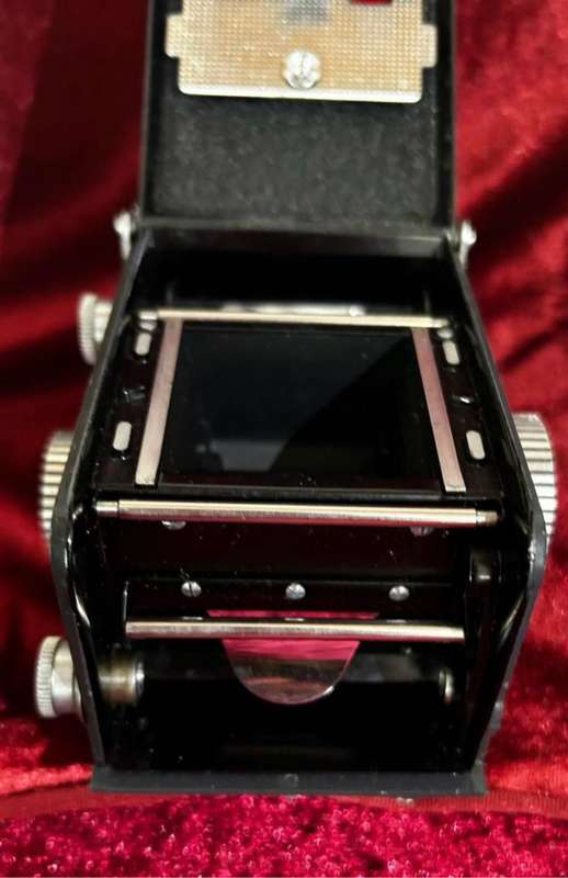 YASHICA 44 TLR Film Camera grey Yashikor 60mm f/3.5 Lens Japan