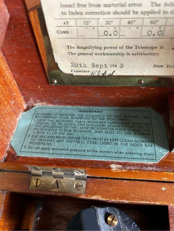 A QUALITY 1940s MAHOGANY CASED SEXTANT. HEATH & Co. NEW ELTHAM, LONDON